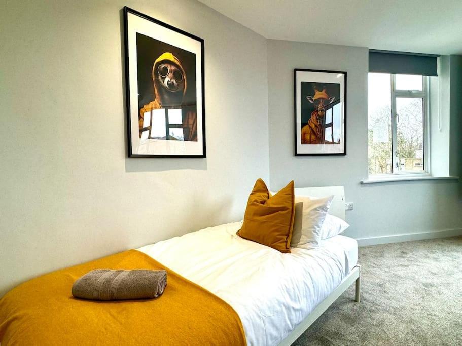 Bournemouth Getaway: 3Br Apartment Near Beach ภายนอก รูปภาพ