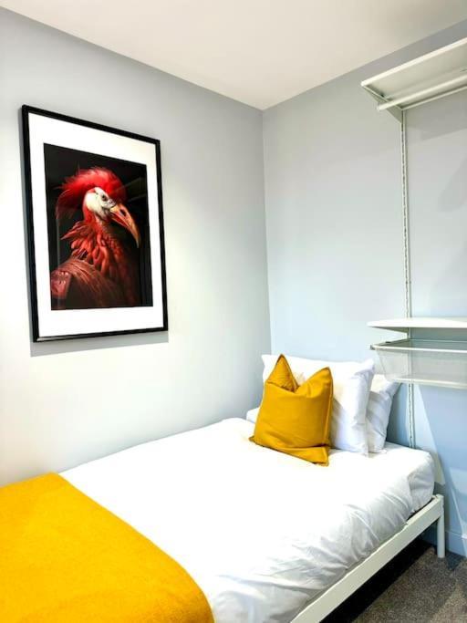 Bournemouth Getaway: 3Br Apartment Near Beach ภายนอก รูปภาพ