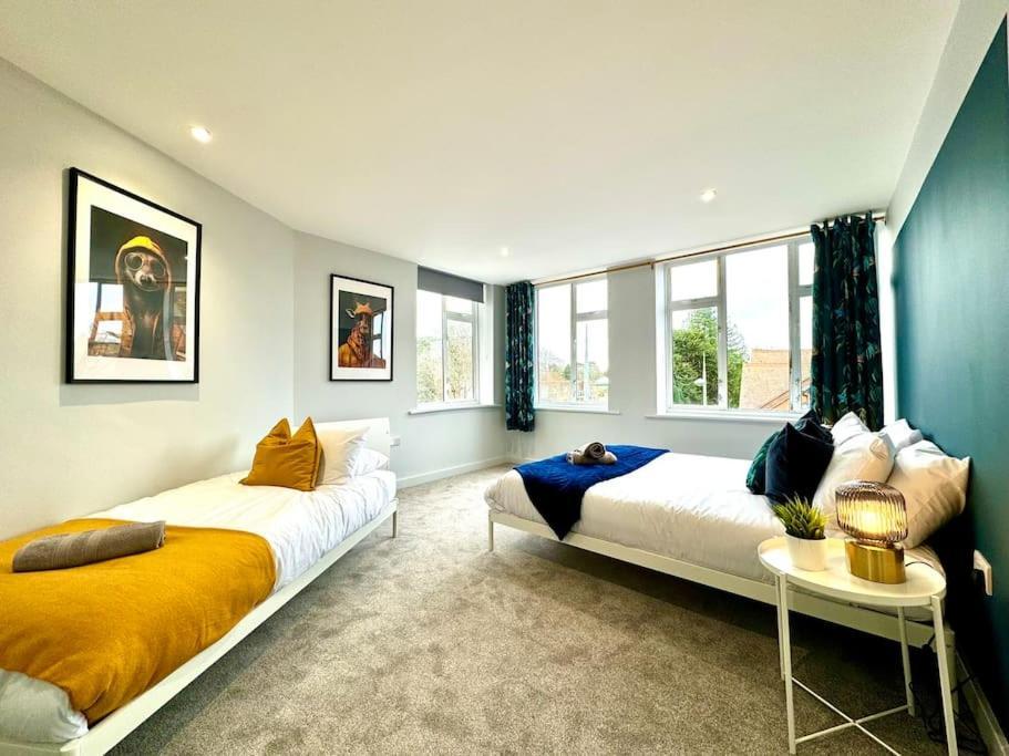 Bournemouth Getaway: 3Br Apartment Near Beach ภายนอก รูปภาพ