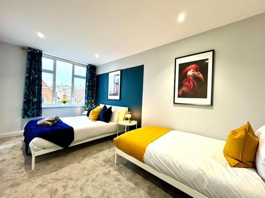 Bournemouth Getaway: 3Br Apartment Near Beach ภายนอก รูปภาพ