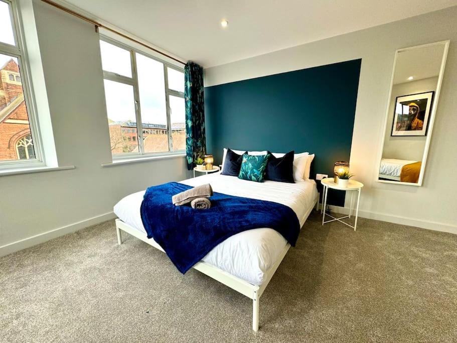 Bournemouth Getaway: 3Br Apartment Near Beach ภายนอก รูปภาพ
