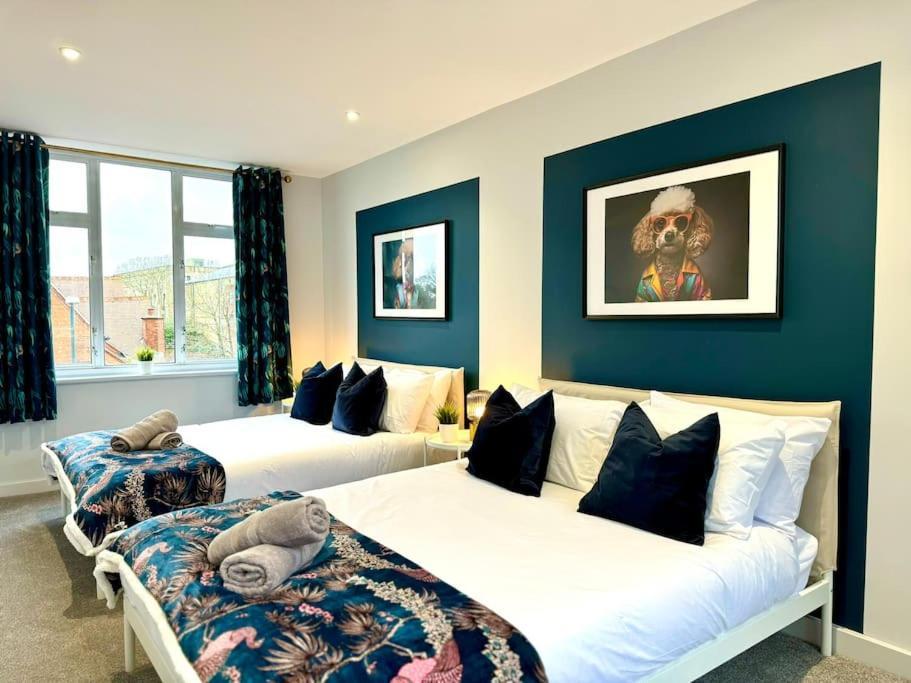 Bournemouth Getaway: 3Br Apartment Near Beach ภายนอก รูปภาพ